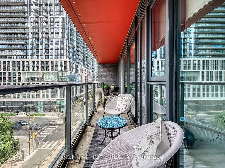 159 Dundas St E #412 — Photo 22