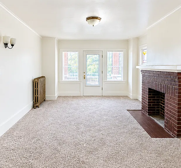 2 bed, 900 sqft, $1,300 — Photo 2