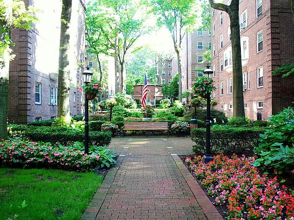 2nd image of 117-01 Park Ln S APT C1e