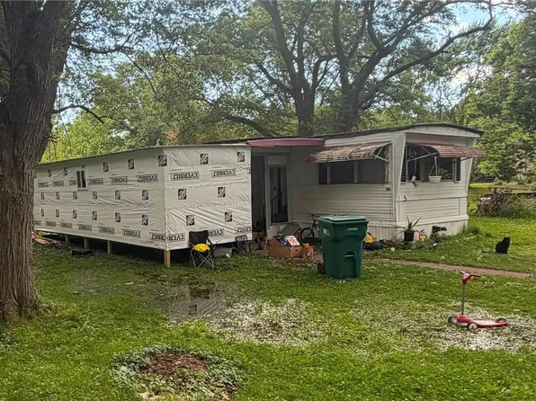 5 Valley View Dr, Batavia, NY 14020