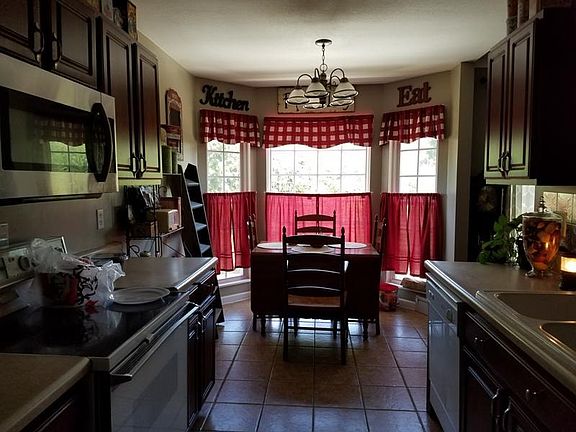 3rd image of 108 Summer Breeze Ln