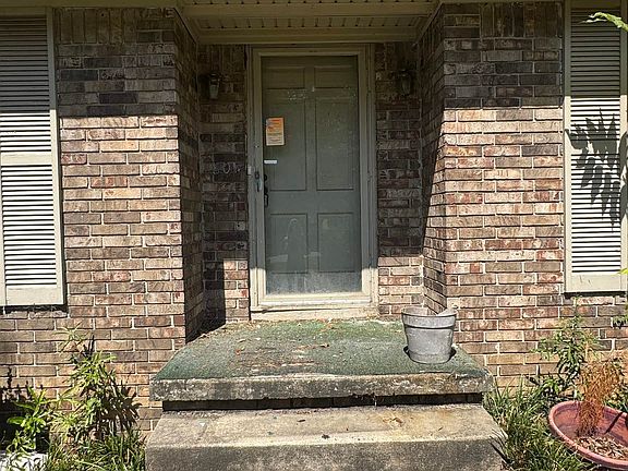 5th image of 804 Gregory St