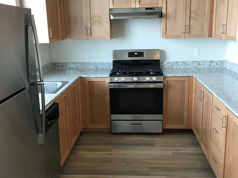 Daybreak Apartments — Photo 5