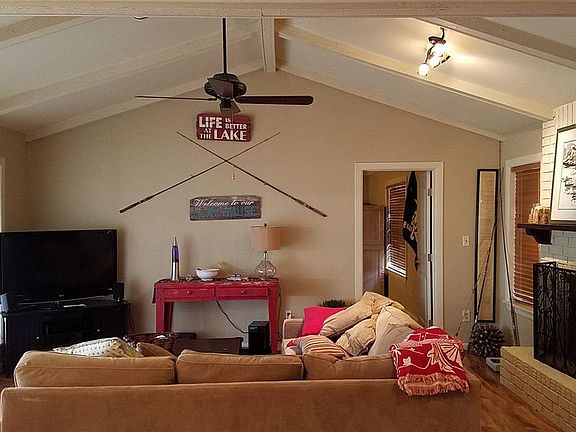 2nd image of 448 S Shorewood Dr