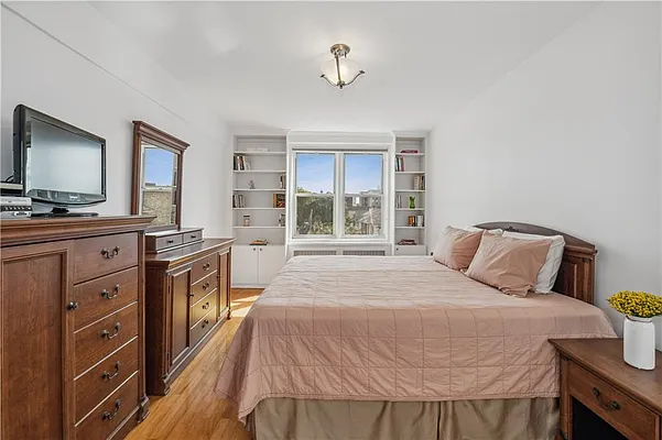 Sold by Remax Edge | media 7