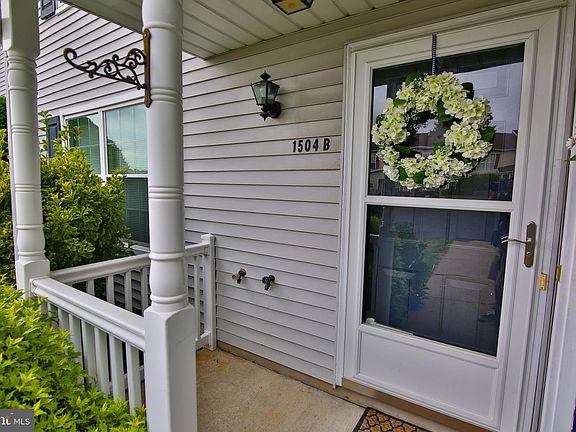 4th image of 1504 Briarwood Ln #B