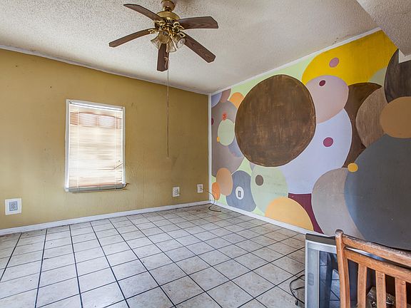 5th image of 521 Esters Blvd