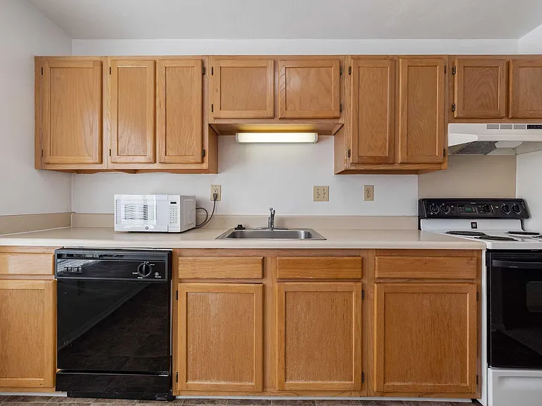 Foxridge Apartment Homes — Photo 150