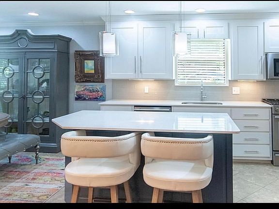 4th image of 2431 E Twin Oaks Ct