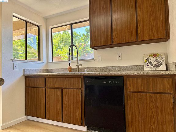 5th image of 2400 Horizon Ln APT 147