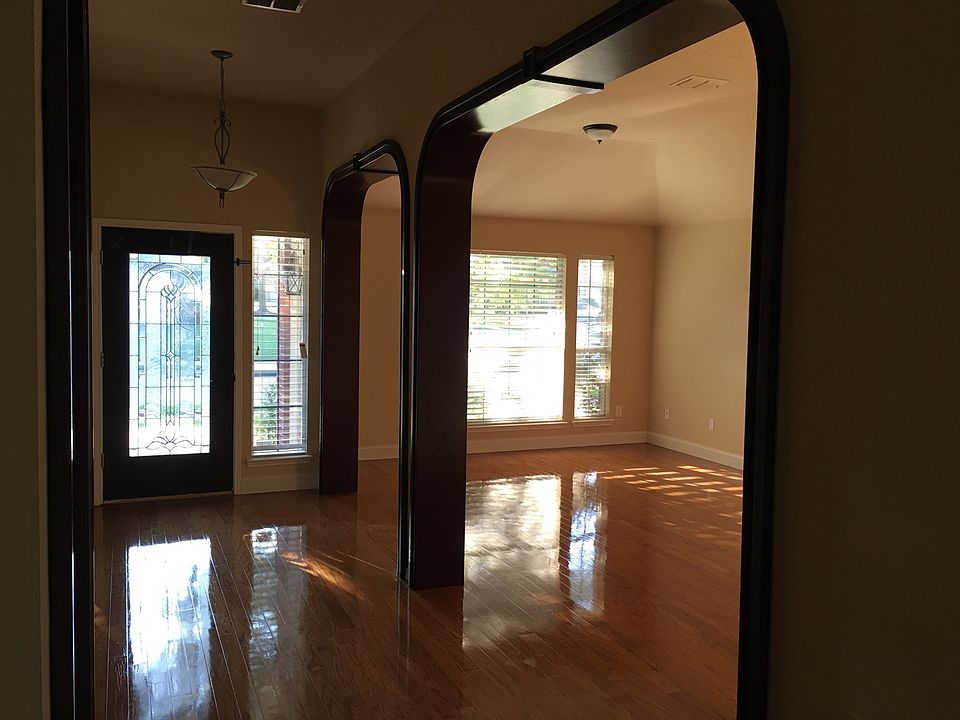 1st image of 4726 Thames Dr