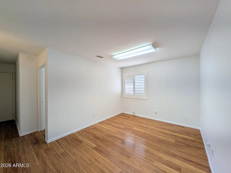 2824 W Angela Dr — Photo 38