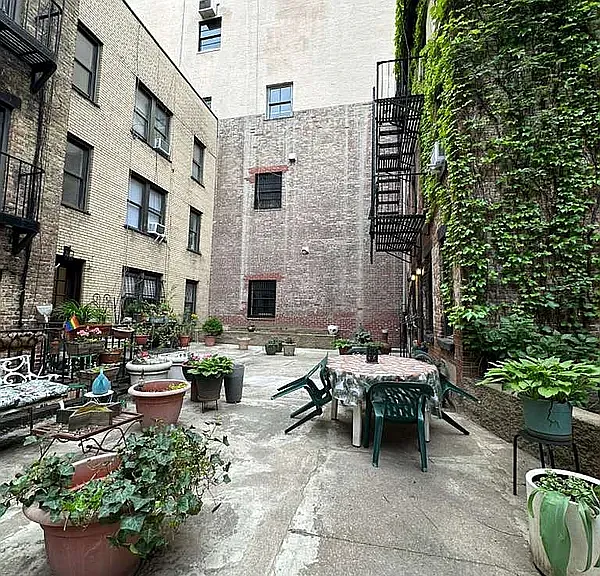 220 W 17th St #4C — Photo 8