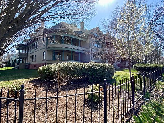 2nd image of 293-301 Farmington Ave #293-103