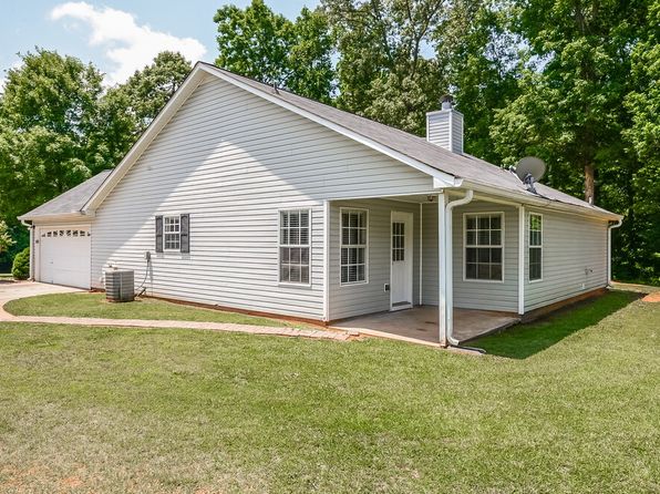 155 Akers Lake Dr, Moreland, GA 30259
