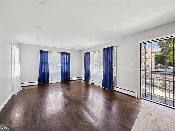 5th image of 215 Stacey Ave