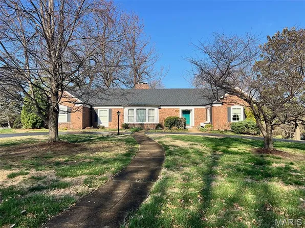 30 Fox Mdws, Saint Louis, MO 63127
