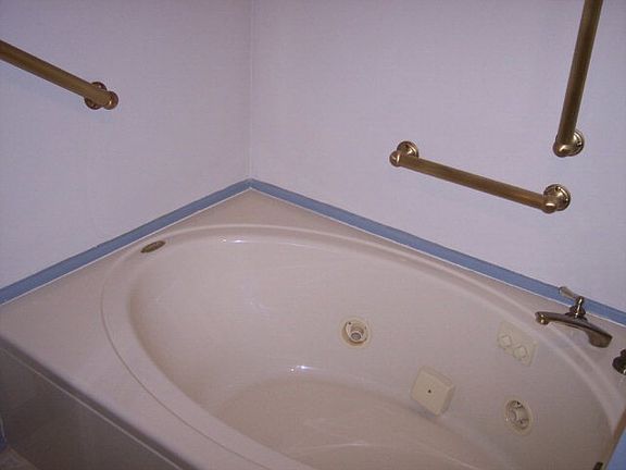 3rd image of 388 Tanglewood Dr