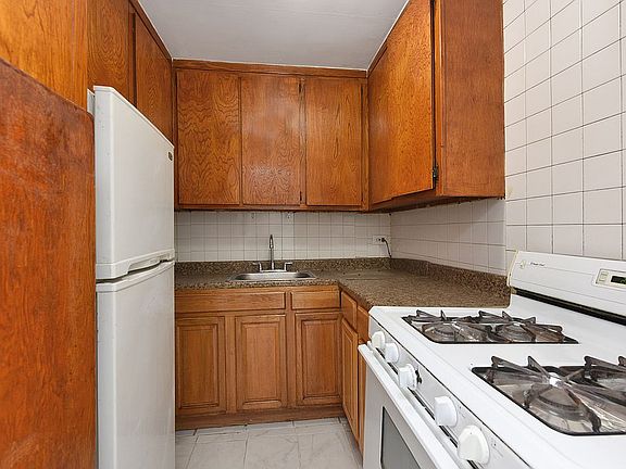 5th image of 14205 Roosevelt Ave APT 310