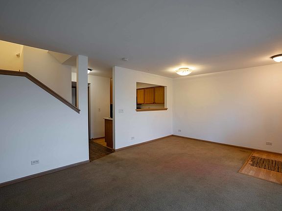 4th image of 39705 N Warren Ln