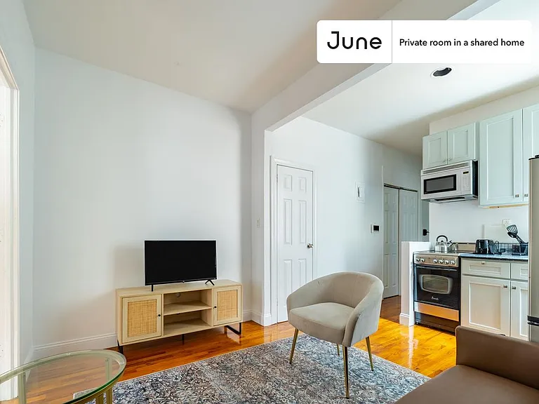 611 E 11th St #B — Photo 10