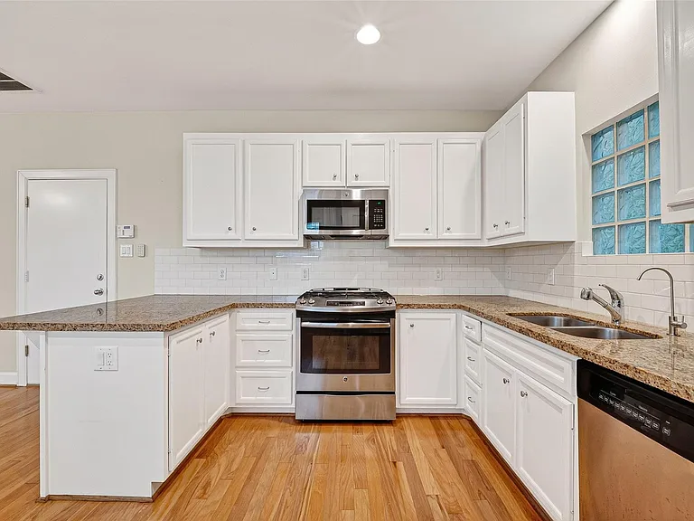 3730 Main Poplar Dr — Photo 16
