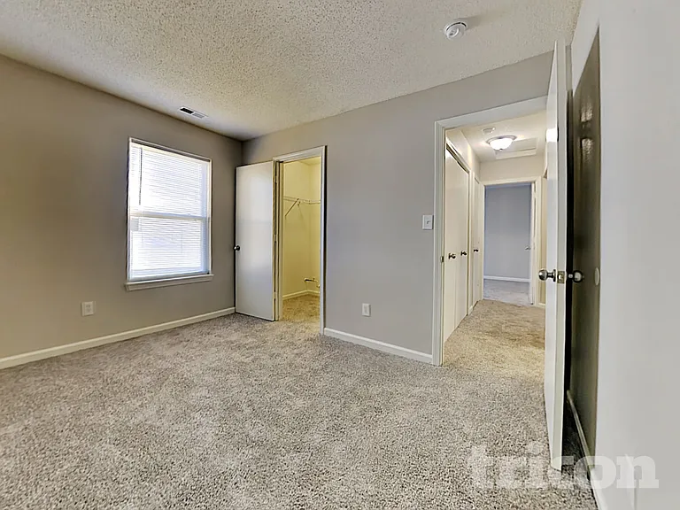 1697 Willowview Ln — Photo 7