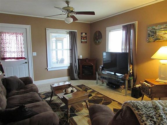 2nd image of 805 12th St NE