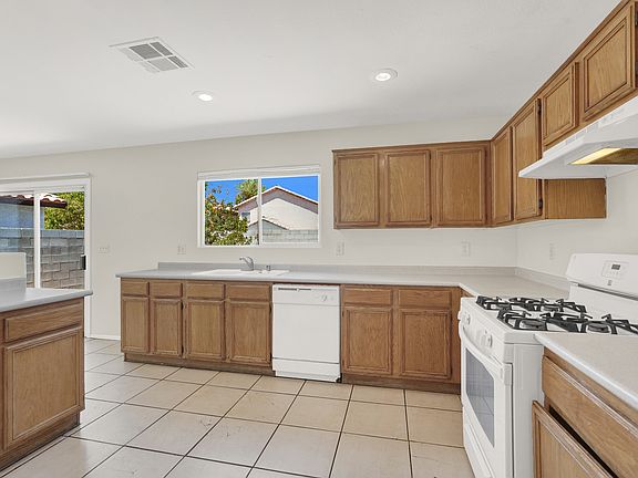 #GuardianRealty Las Vegas Rental home 2022 Peacemaker Rd kitchen 3_08082025