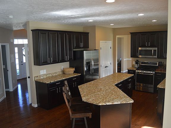 4th image of 171 Highgate Dr