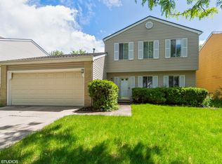33 Monterey Dr, Vernon Hills, IL 60061