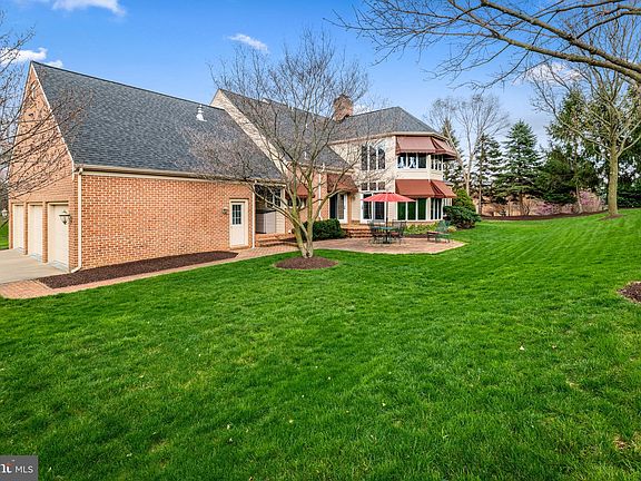 4th image of 901 Breckinridge Ln