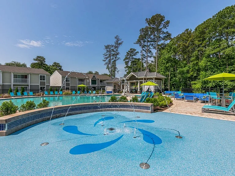 Linkhorn Bay Apartments — Photo 4