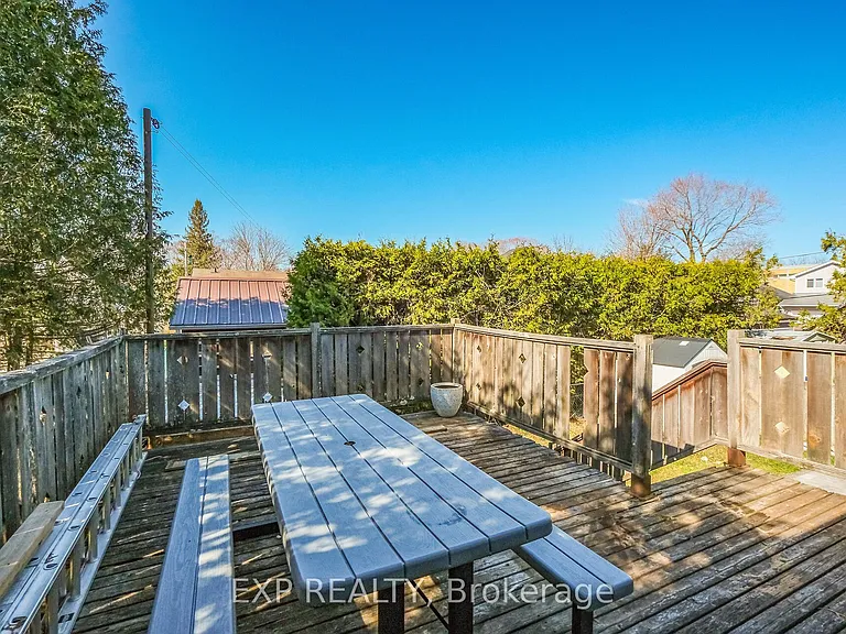 84 Martin St N — Photo 27