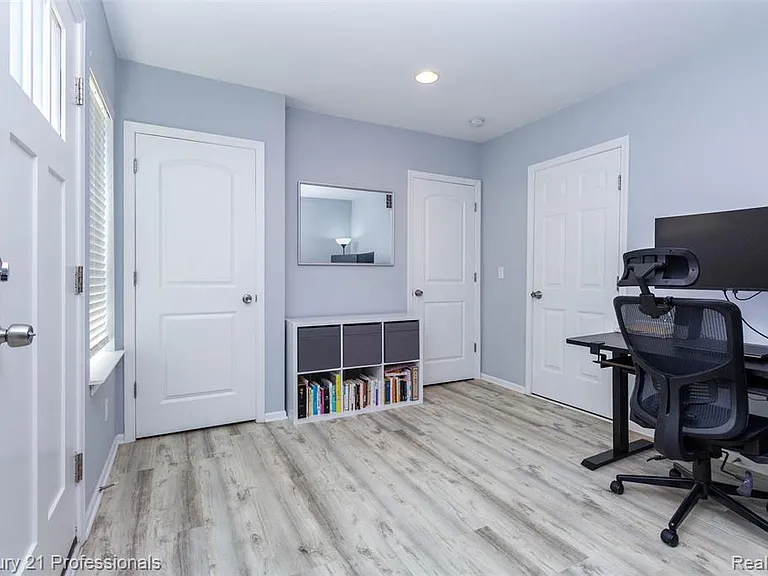 57 Kaprol Dr — Photo 32