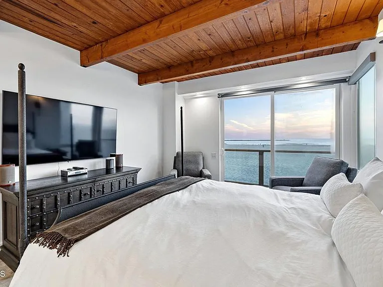 3373 Ocean Dr — Photo 38
