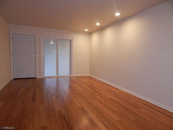 4th image of 93 Sage Ct