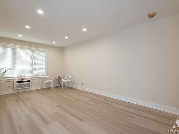 3rd image of 2920 N Harlem Ave APT 2J