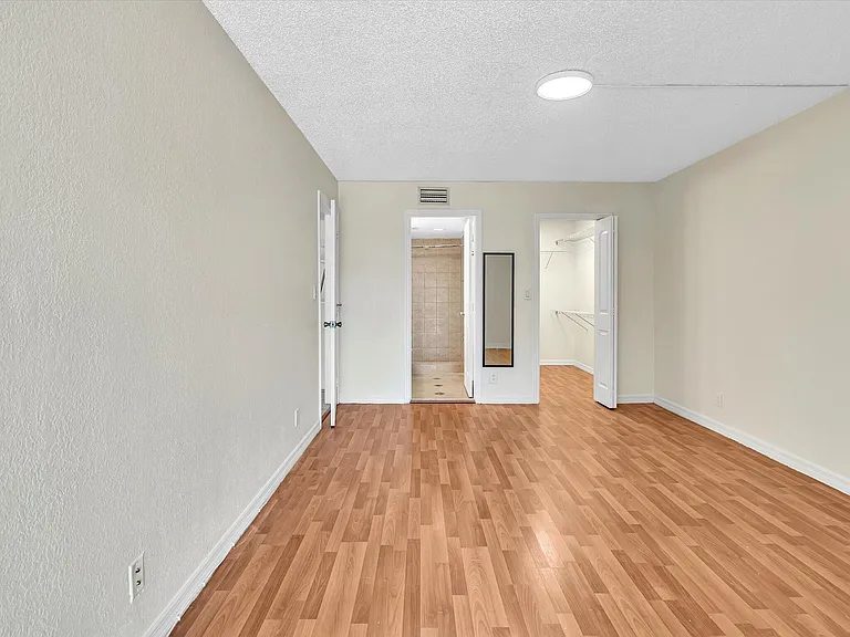 220 Lakeview Dr #210 — Photo 31