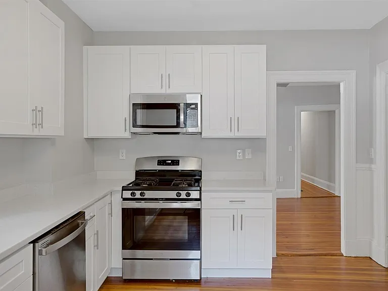116 Winthrop Rd #3 — Photo 2