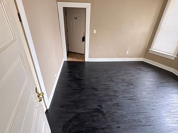 4th image of 132 N Evergreen St #6