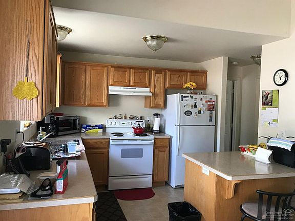 5th image of 678 NE Sandstone Ln