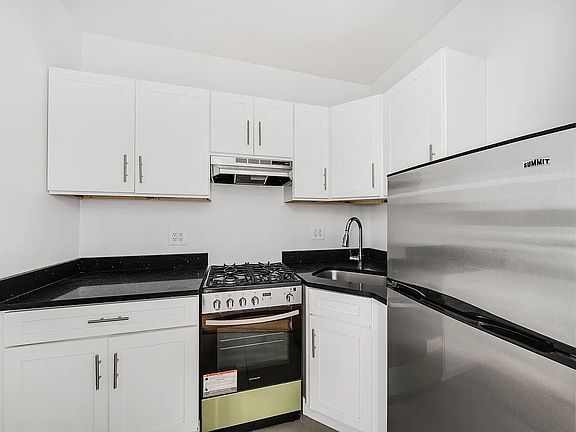 5th image of 669 Meeker Ave APT 2C