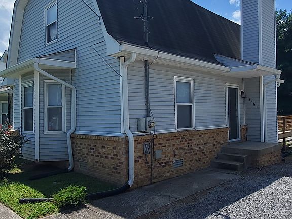 3rd image of 3261 Lakeford Dr