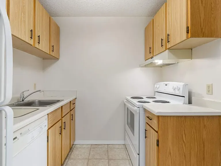 5 Russell Dr — Photo 9