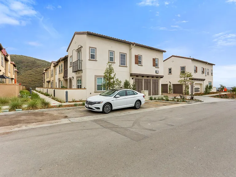 821 Blackstone Dr — Photo 9