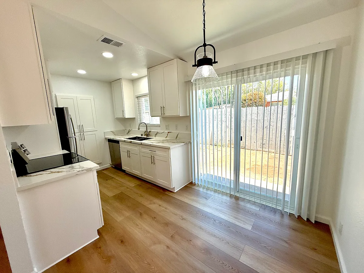 Building Photo - 952 Pine Ave #D
