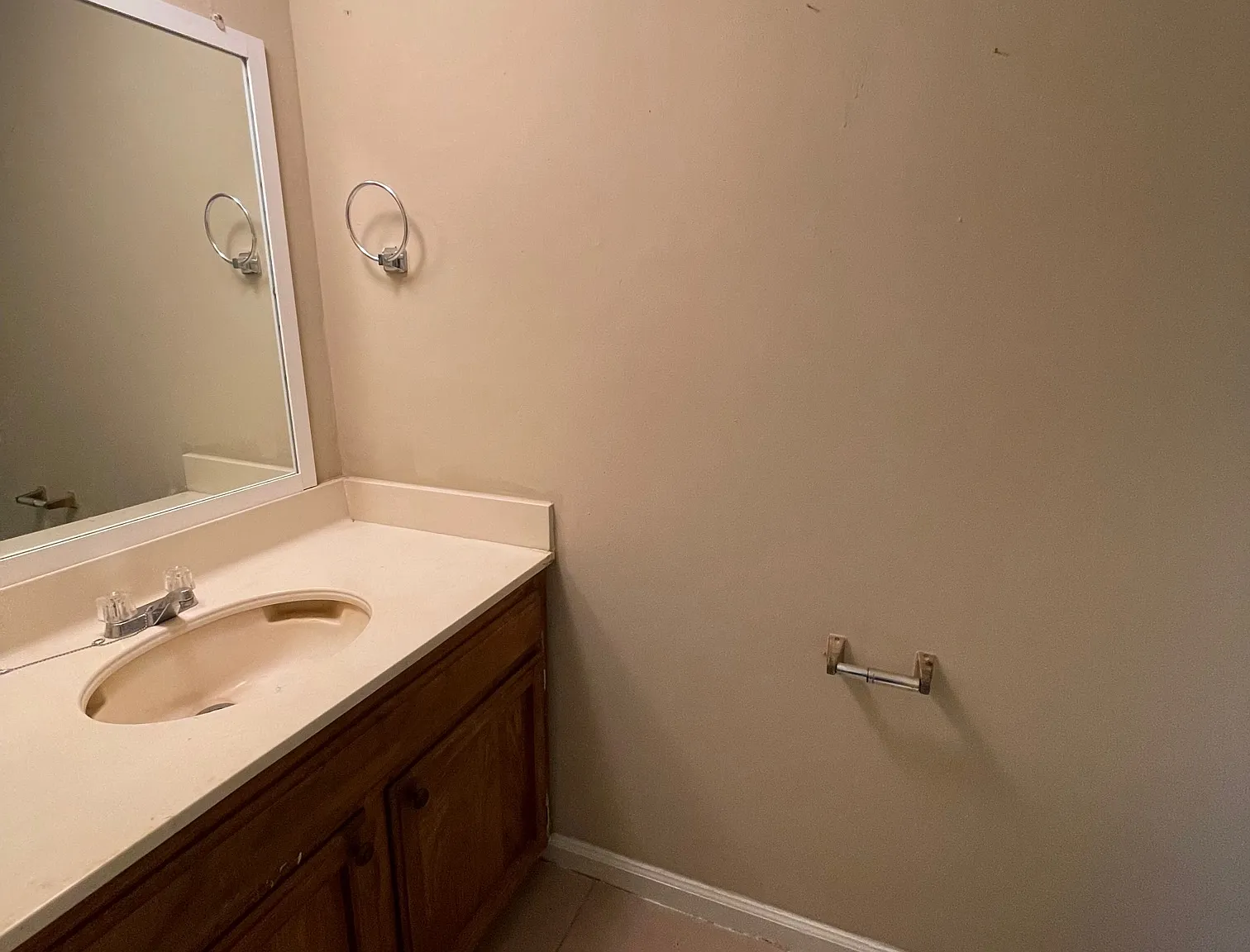 2 bed, 1.5 bath, 1100 sqft, $1,000 — Photo 2