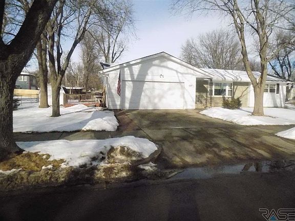 3rd image of 1800 W 37th St