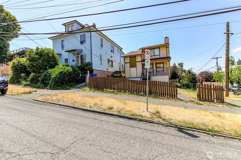 3rd image of 1601 E Alder Street